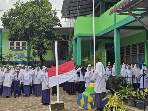 Amanat Pembina Upacara : Kunci Kesuksesan Dunia Akhirat Dengan Memiliki Iman dan Ilmu 